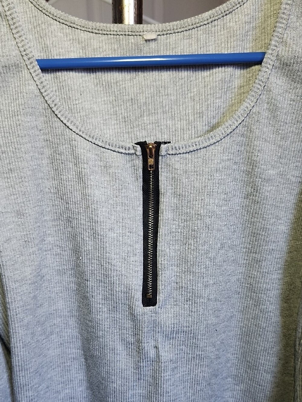 Cold-Shoulder Ribbed Long Sleeve Top with Front Zip - Gray - Picture 3 of 4
